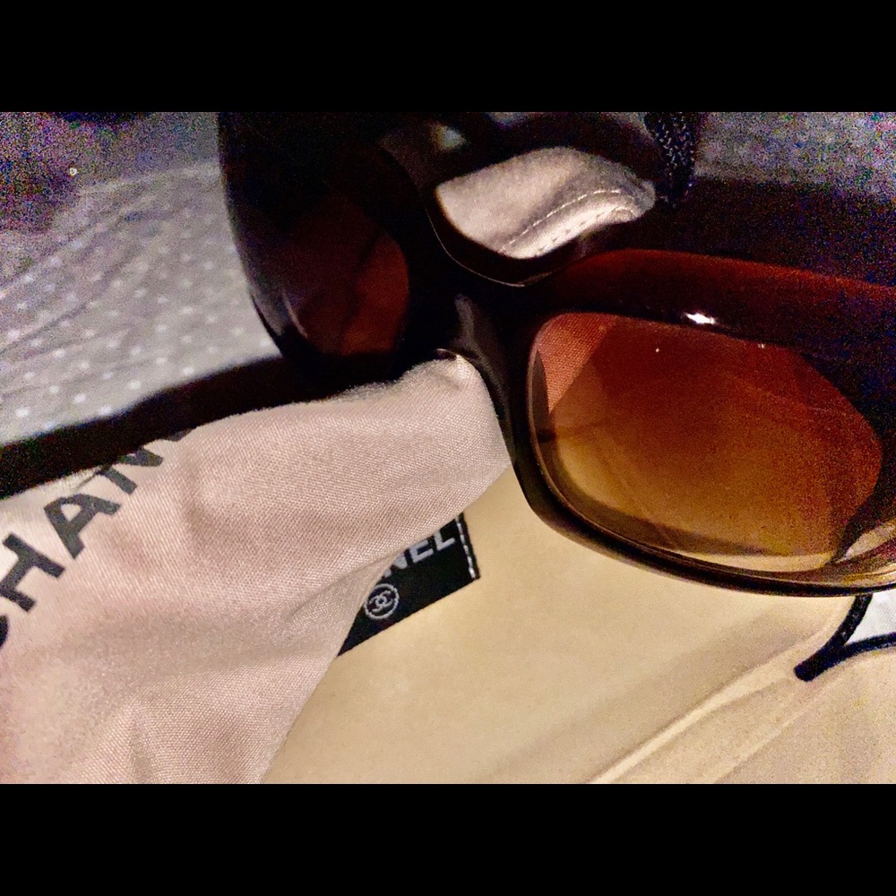 CHANEL Authentic SUNGLASSES Excellent Condition